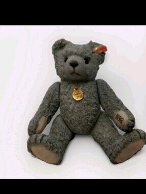 Vintage 98' Steiff Collectable Bear with Gold Button & Tag  #50106